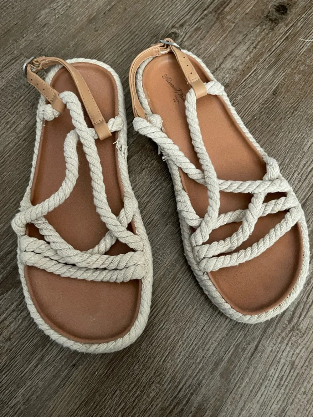 Universal Thread Rope Sandals - Picture 2 of 5